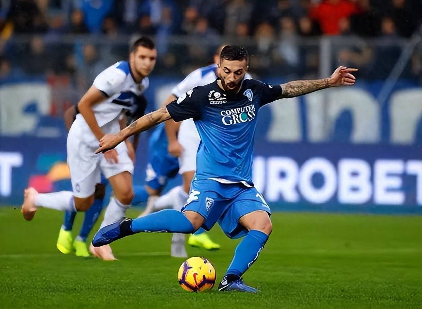 澳客官方登录入口-AC米兰狭胜泽尼特，零距离杀入世界足球联赛半决赛的简单介绍