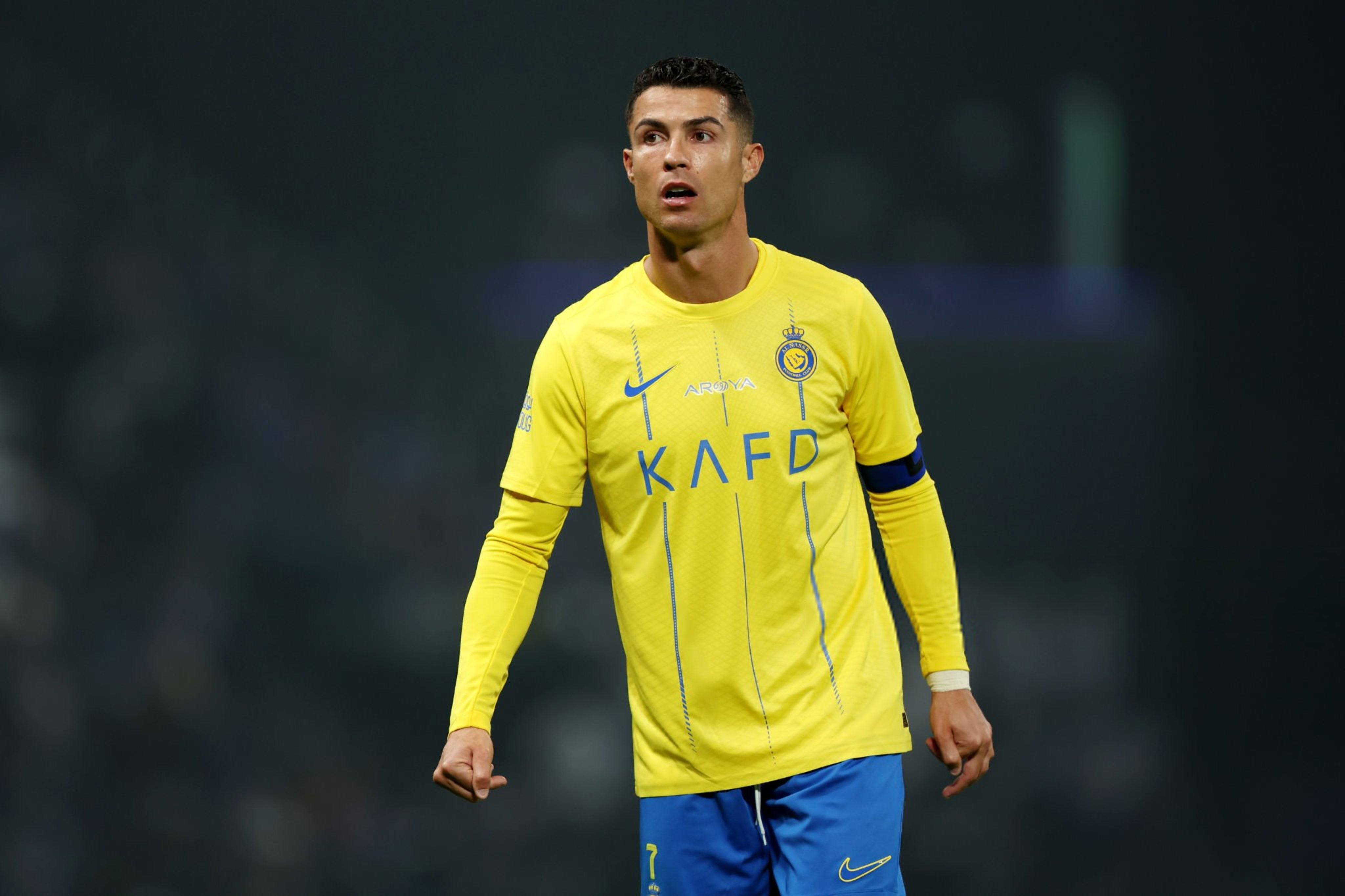 包含联赛表现不佳，球队欧冠前景堪忧的词条