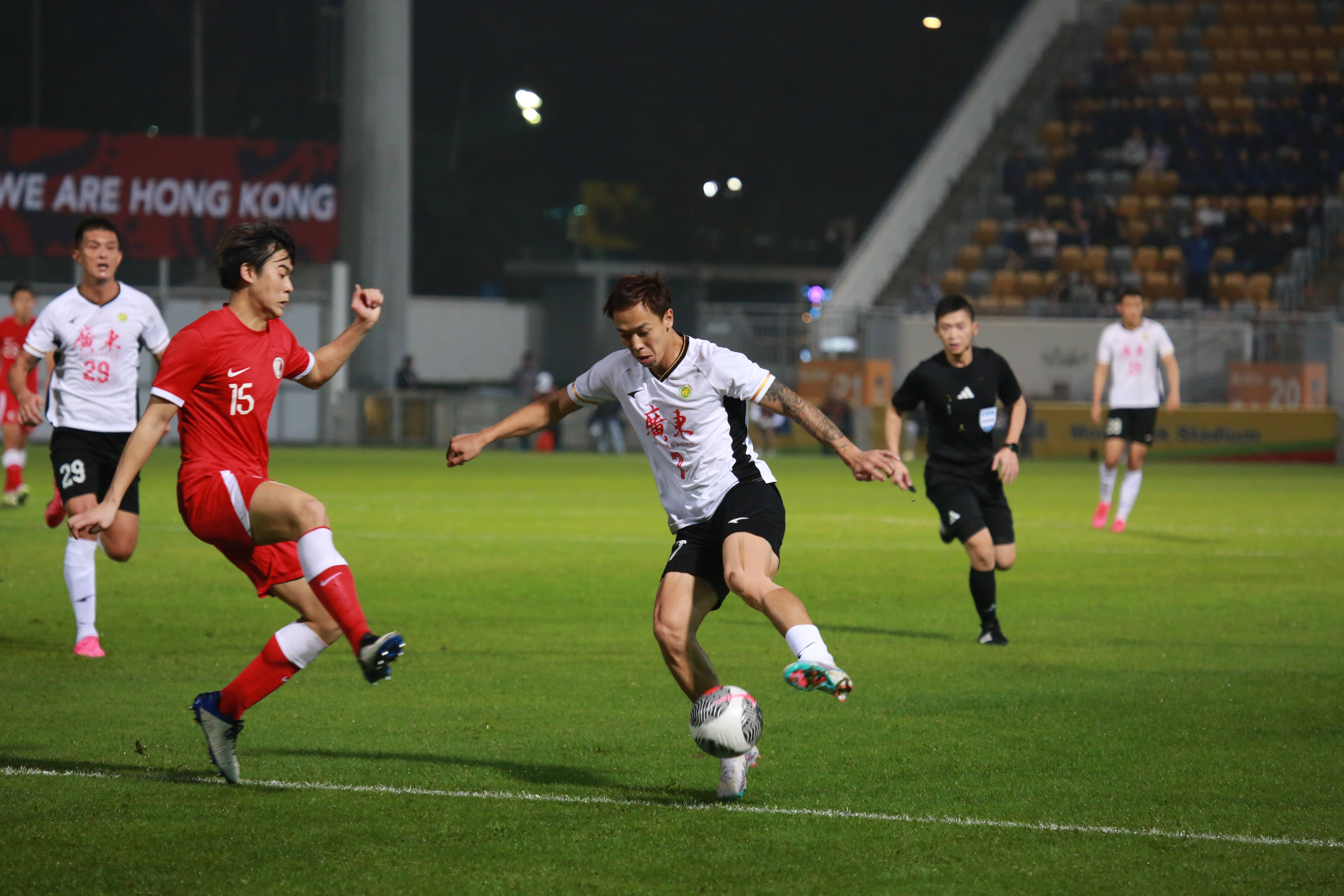 澳客网站入口-欢快足球比赛即将开启，球迷们积极准备迎接盛况