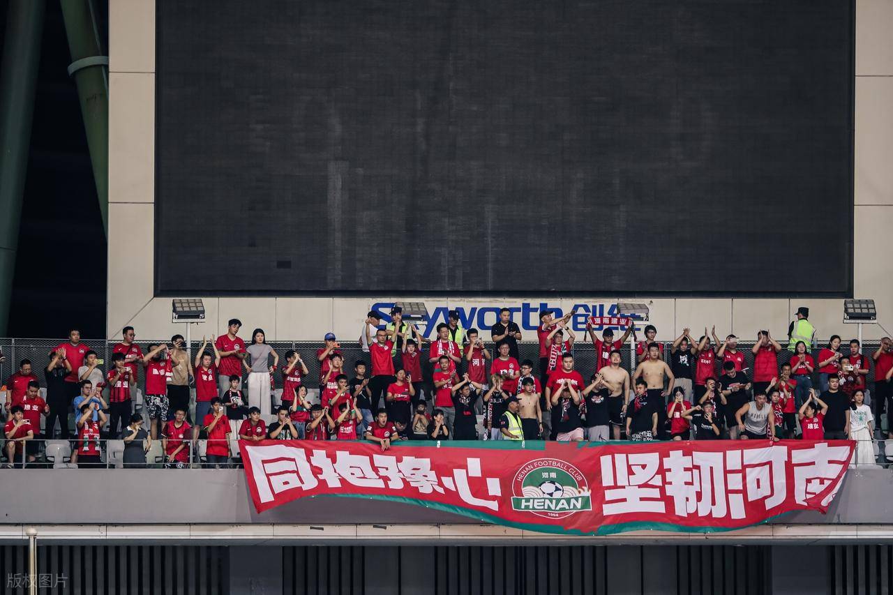 澳客网站入口-欢快足球比赛即将开启，球迷们积极准备迎接盛况