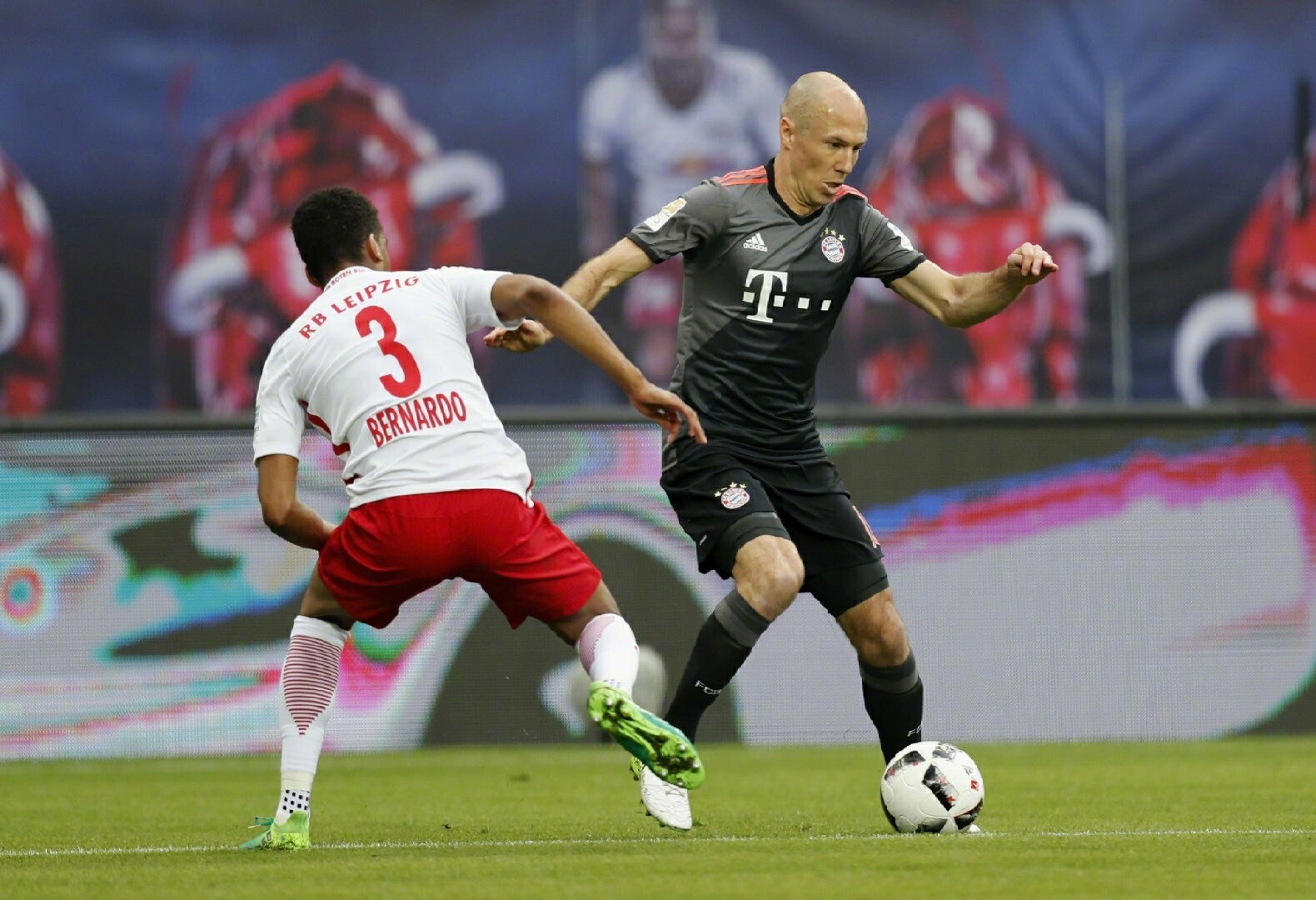 澳客直播-关于莱万双响连环进球，拜仁逆袭力战晋级的信息