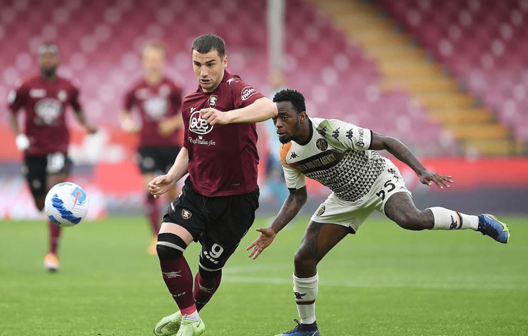 澳客新闻-谢菲联取得反弹，逐渐脱离降级区的简单介绍