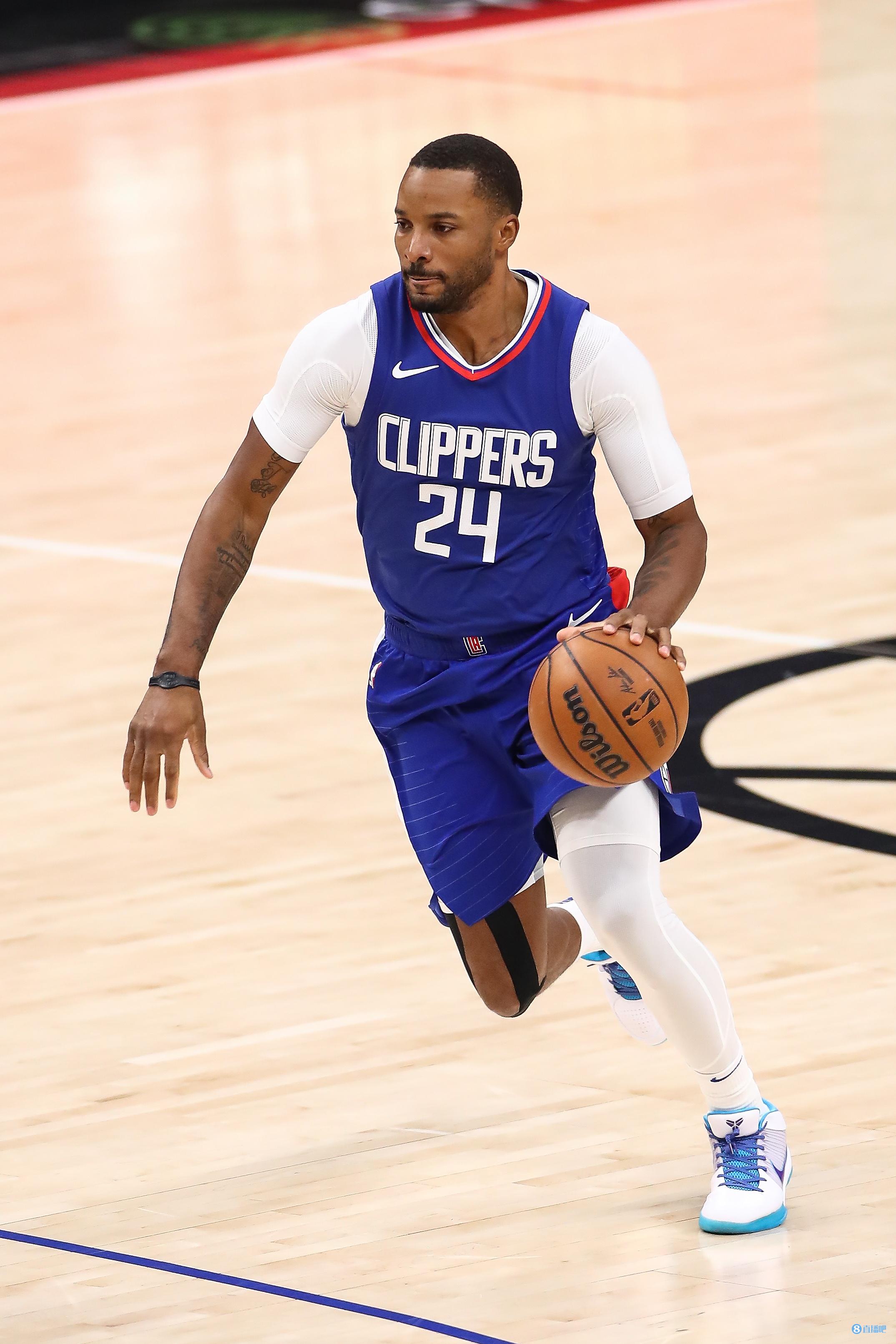 瓦伦西亚客场逆转，曼落暂停止连胜