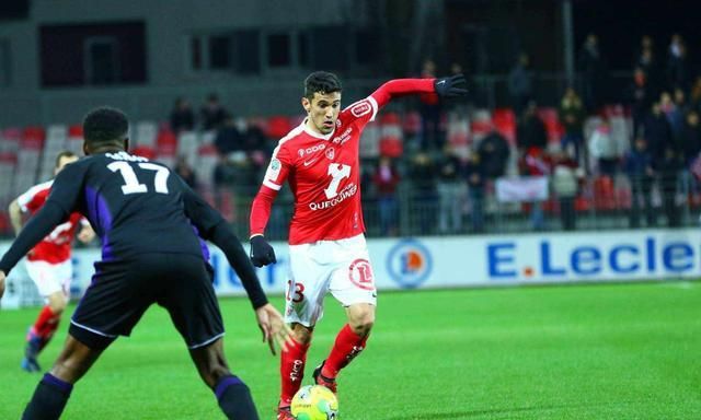 澳客app下载-关于亚眠欲在主场豪取三分，积分加倍的信息