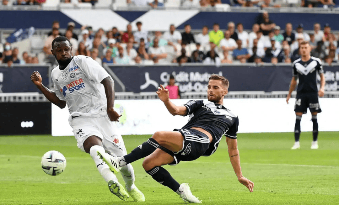 澳客app下载-关于亚眠欲在主场豪取三分，积分加倍的信息