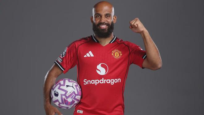 澳客培训-曼联队员经过努力终于取得胜利！