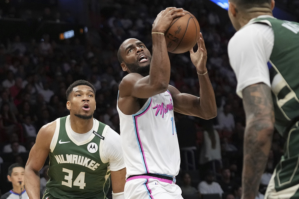 澳客app下载地址-雄鹿击败篮网，字母哥状态火热连续得分的简单介绍