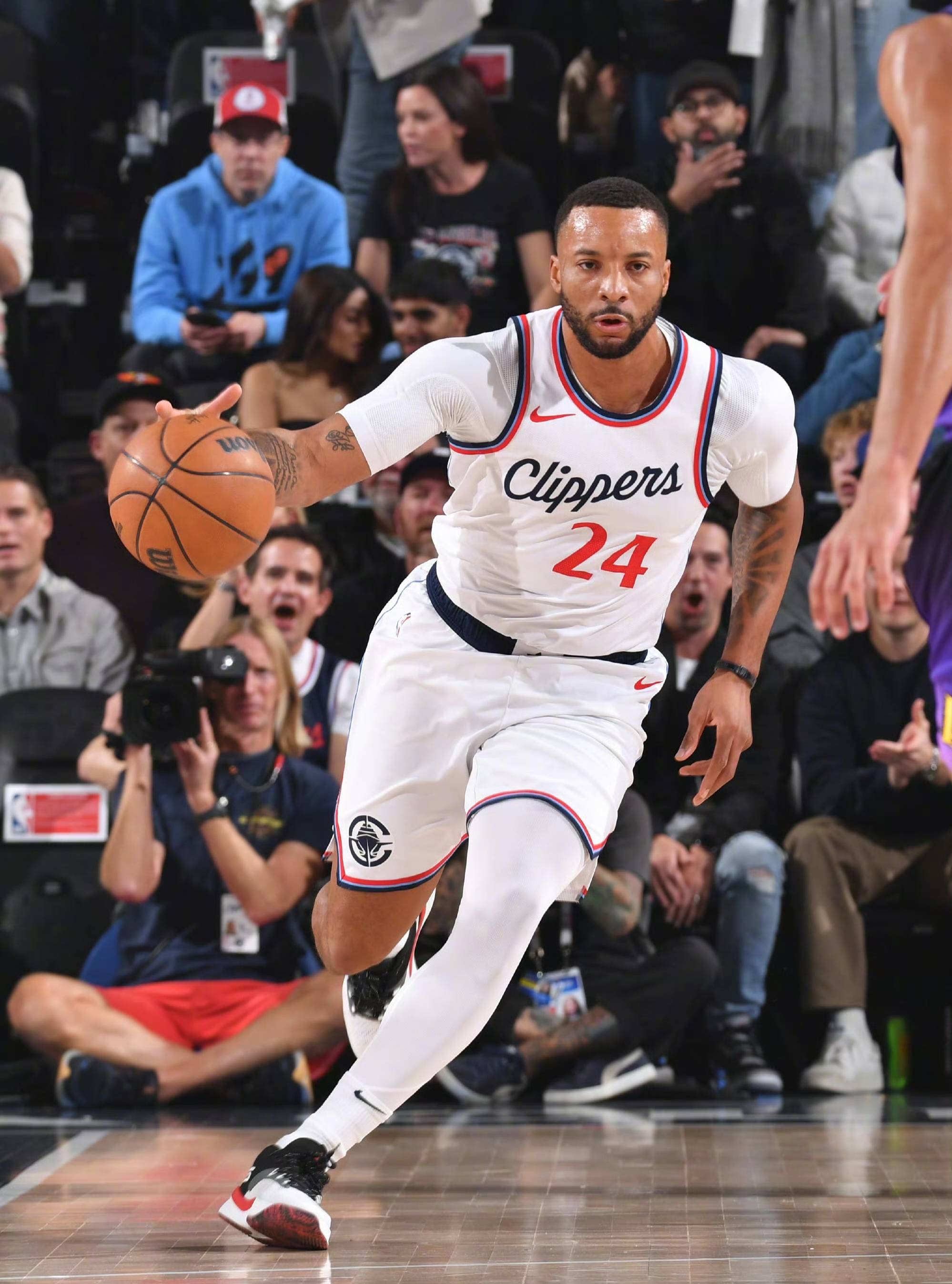 澳客网页版登录入口-包含快船主场大胜黄蜂，赢得三连胜的词条